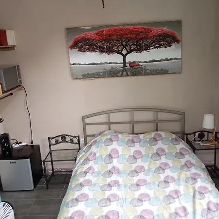 Domaine Du Pas'sage Les Canailles Bed & Breakfast